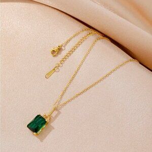 Square Grand Green Cubic Zirconia Stone-encrusted Necklace Stainless Steel